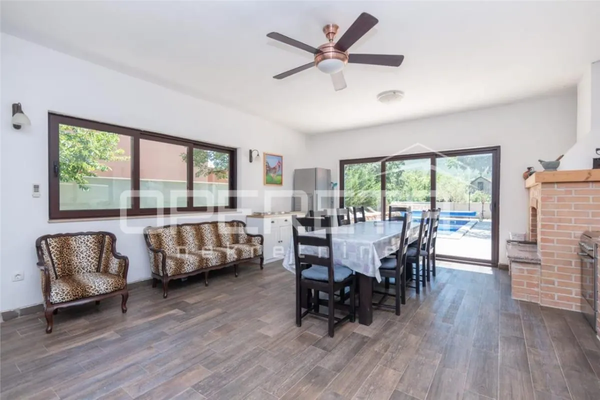Spacious Villa with Pool and Garage for Sale in Dugopolje, Croatia - foto 16
