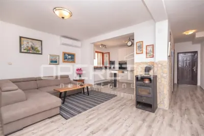 Spacious Villa with Pool and Garage for Sale in Dugopolje, Croatia - foto 17