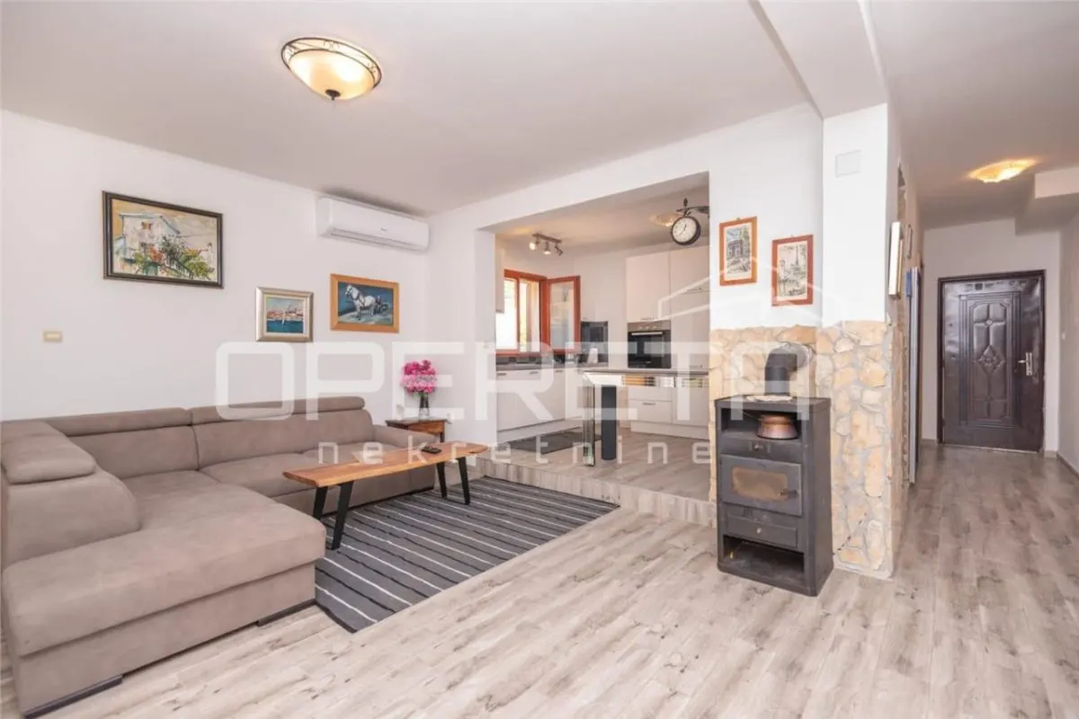 Spacious Villa with Pool and Garage for Sale in Dugopolje, Croatia - foto 17