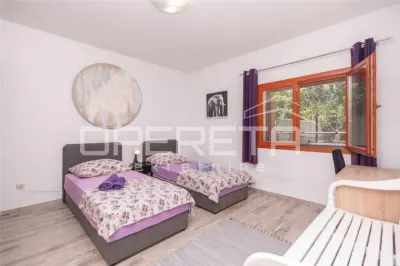 Spacious Villa with Pool and Garage for Sale in Dugopolje, Croatia - foto 19