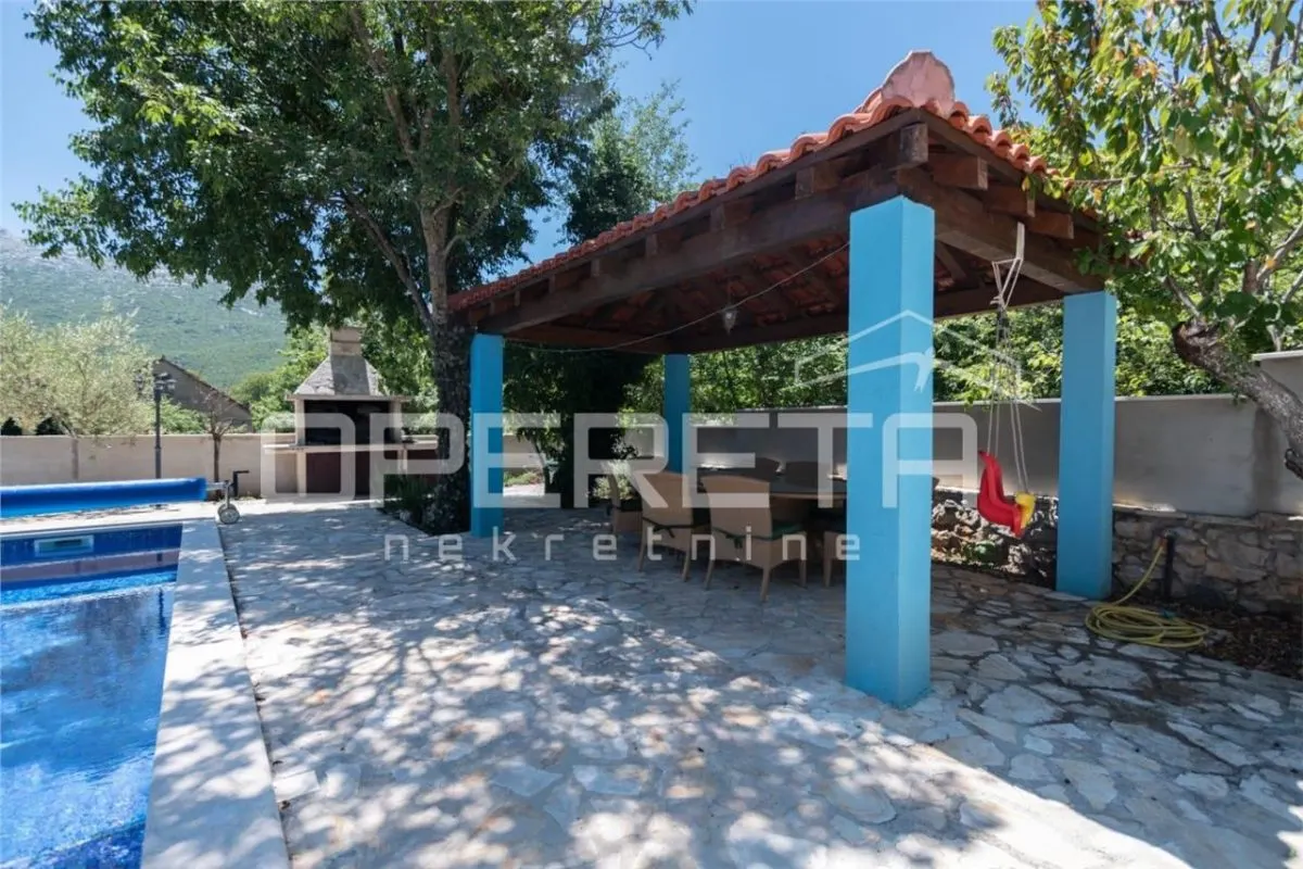 Spacious Villa with Pool and Garage for Sale in Dugopolje, Croatia - foto 3