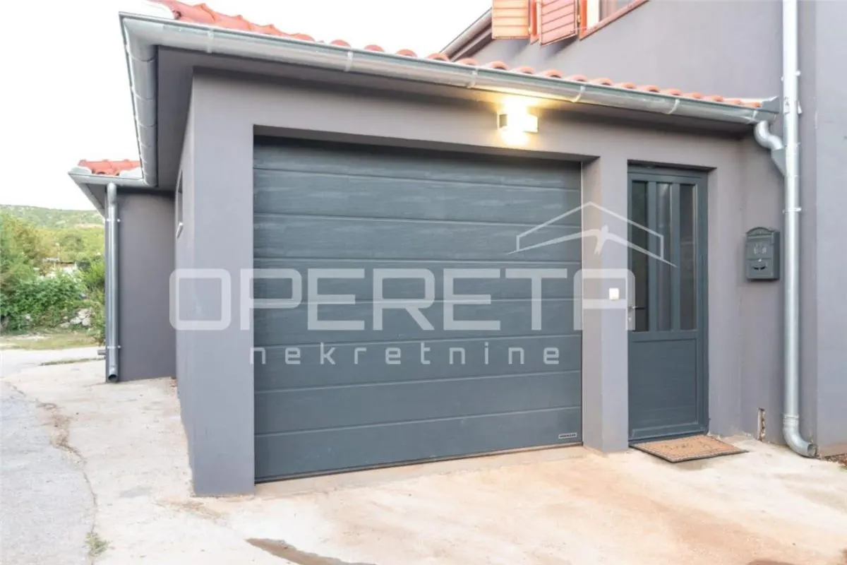 Spacious Villa with Pool and Garage for Sale in Dugopolje, Croatia - foto 22
