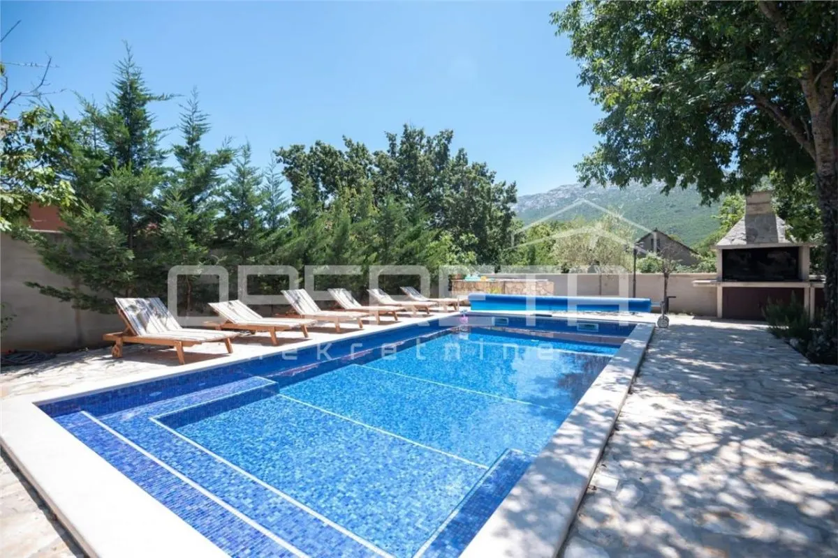 Spacious Villa with Pool and Garage for Sale in Dugopolje, Croatia - foto 4