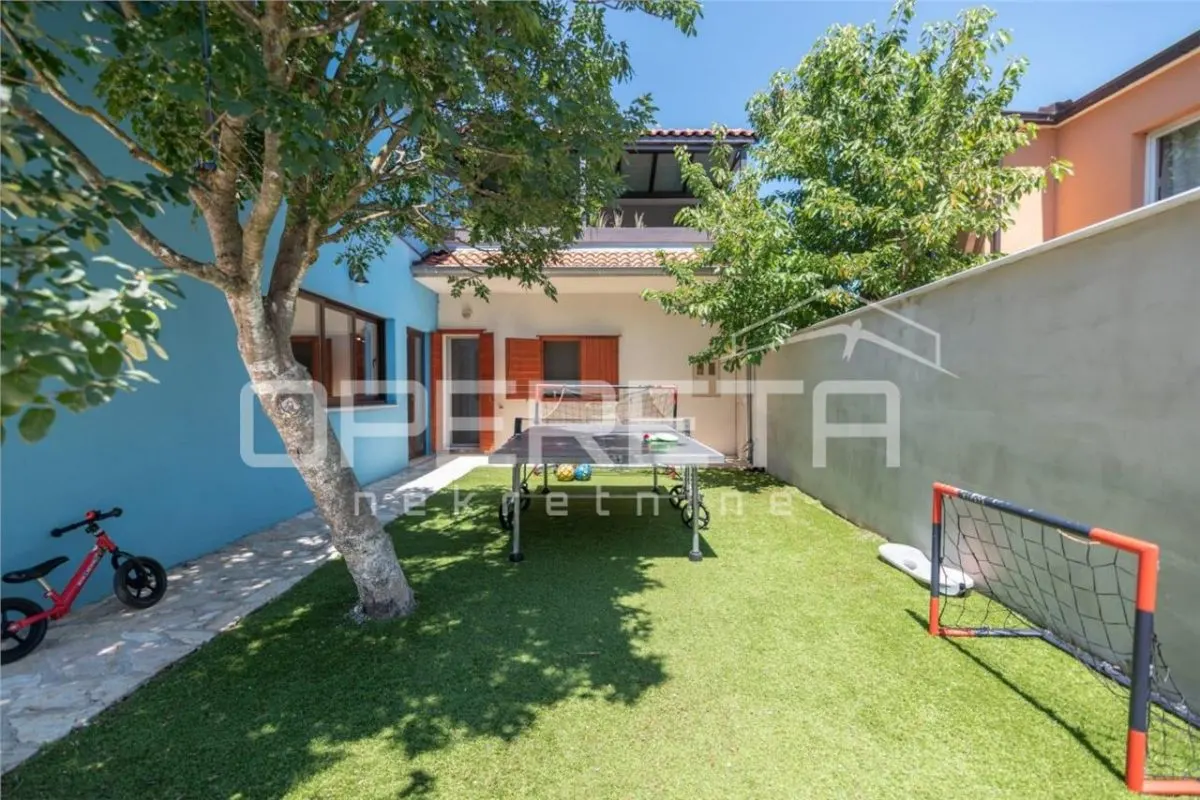Spacious Villa with Pool and Garage for Sale in Dugopolje, Croatia - foto 5