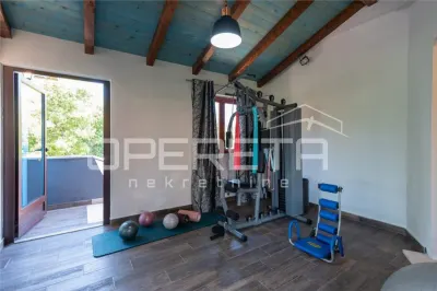 Spacious Villa with Pool and Garage for Sale in Dugopolje, Croatia - foto 7
