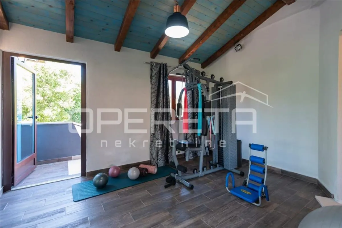 Spacious Villa with Pool and Garage for Sale in Dugopolje, Croatia - foto 7