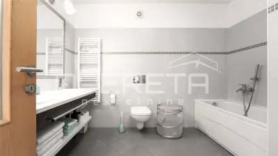 Villa moderna en venta en Umag, Croacia - foto 16