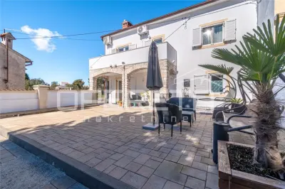 Villa con Piscina en Venta en Marcana, Croacia - Marcana