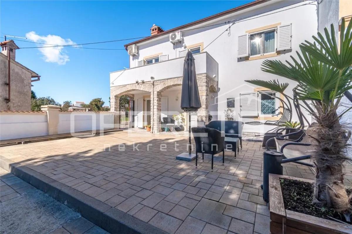 Villa con Piscina en Venta en Marcana, Croacia - foto 1