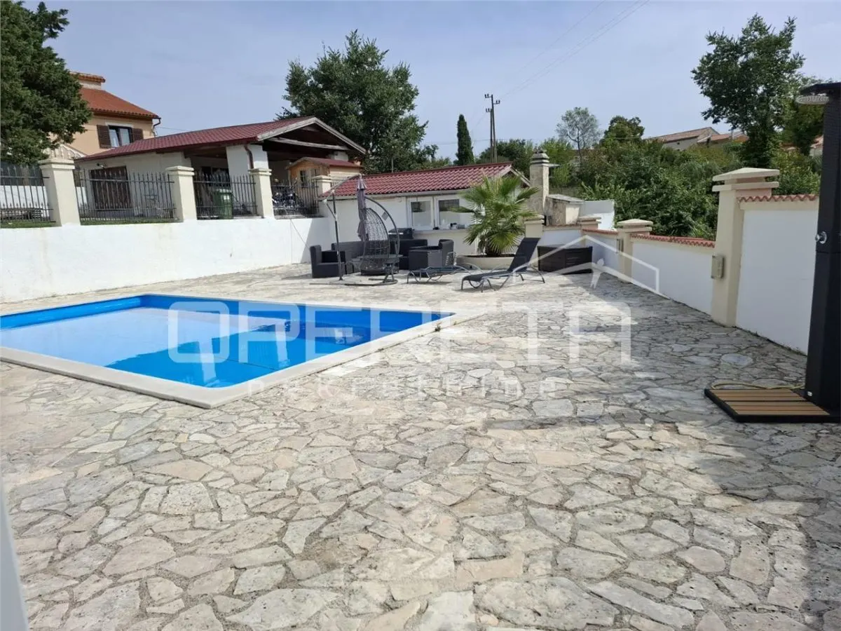 Villa con Piscina en Venta en Marcana, Croacia - foto 2