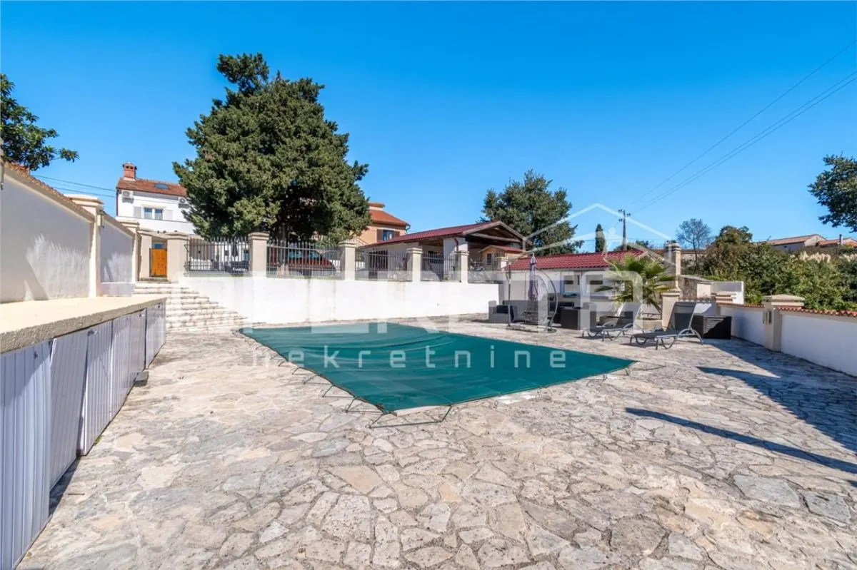 Villa con Piscina en Venta en Marcana, Croacia - foto 4