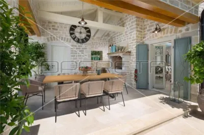 Villa Exclusiva con Vistas al Mar en Venta en Kanfanar, Croacia - foto 5