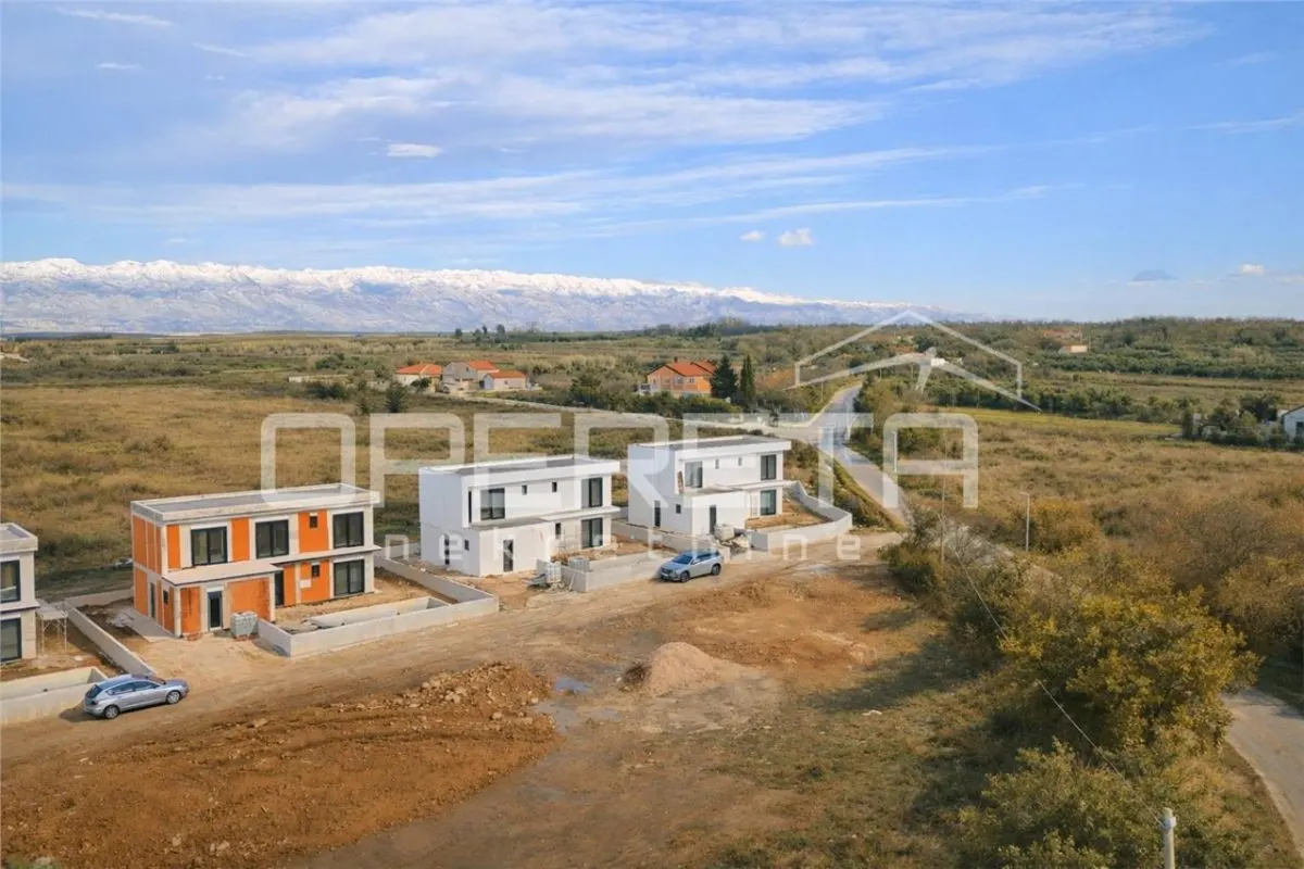 Modern Villa with Pool for Sale in Privlaka, Croatia - foto 2