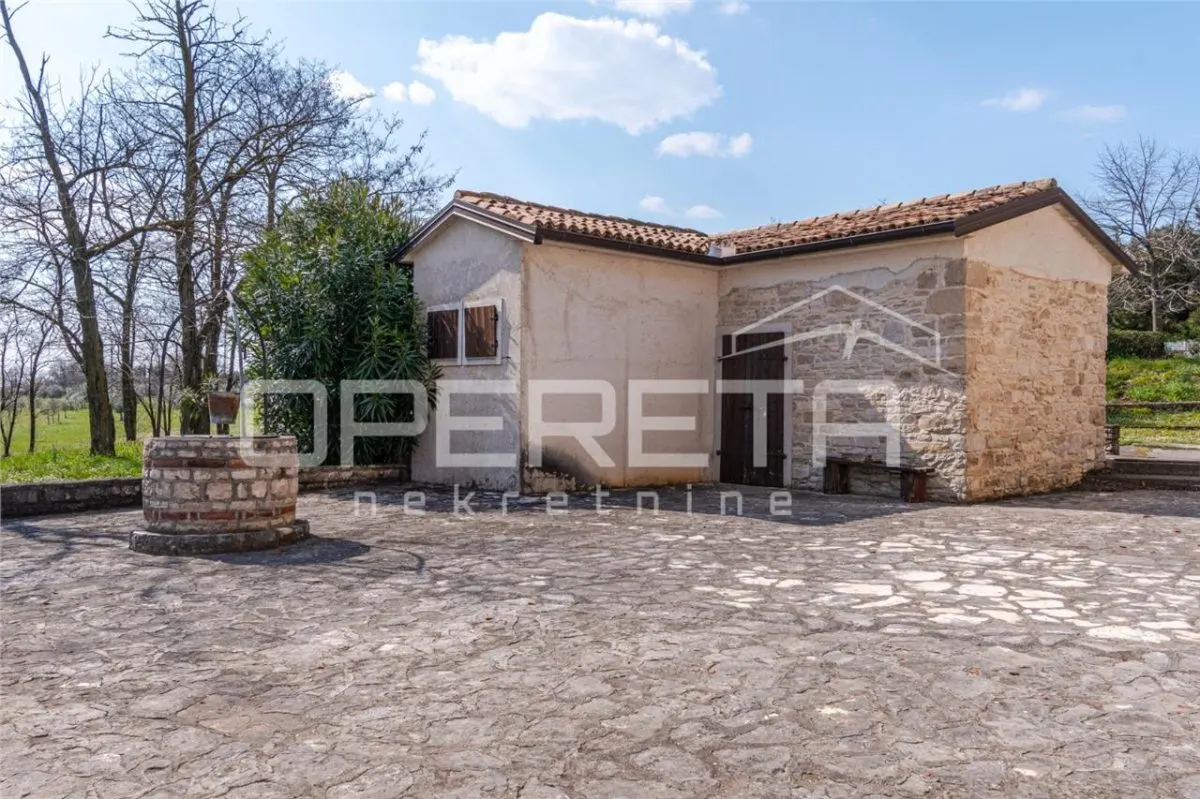 Villa en Pierre avec Bâtiments Auxiliaires à Vendre à Buje, Croatie - foto 17