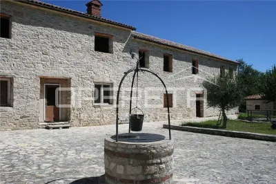 Villa en Pierre avec Bâtiments Auxiliaires à Vendre à Buje, Croatie - foto 3