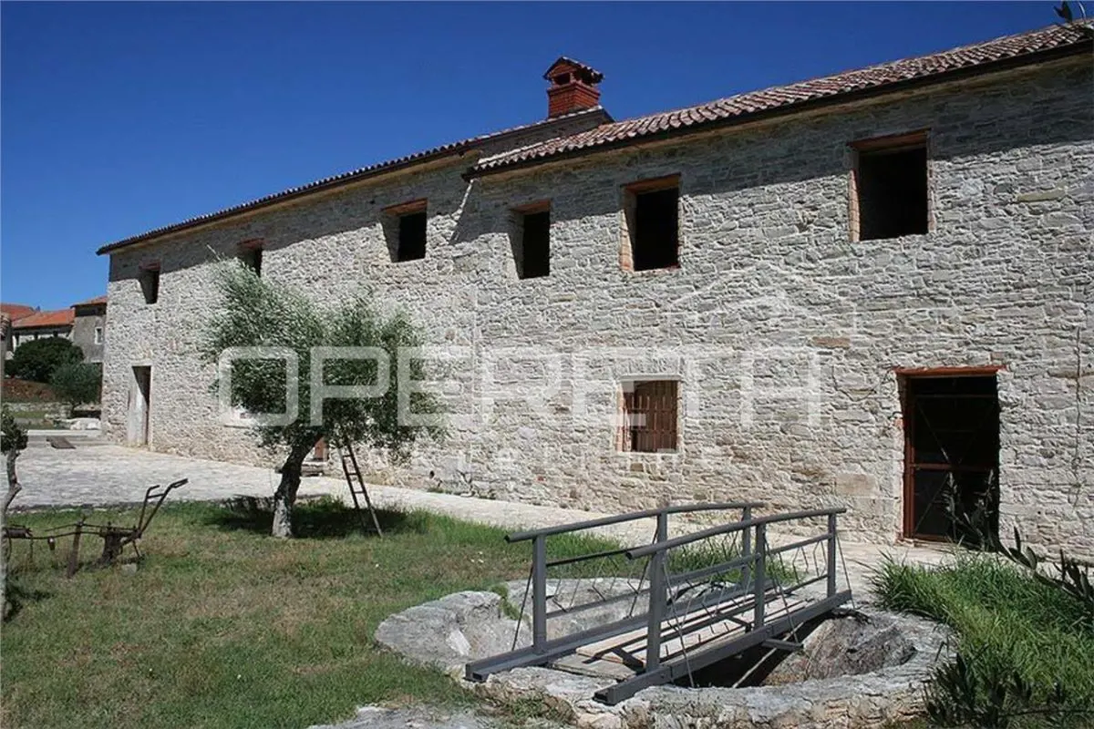 Villa en Pierre avec Bâtiments Auxiliaires à Vendre à Buje, Croatie - foto 4