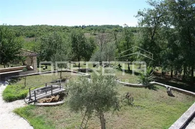 Villa en Pierre avec Bâtiments Auxiliaires à Vendre à Buje, Croatie - foto 5