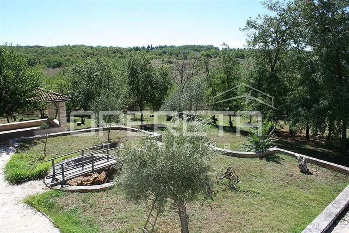 Villa en Pierre avec Bâtiments Auxiliaires à Vendre à Buje, Croatie - foto 5