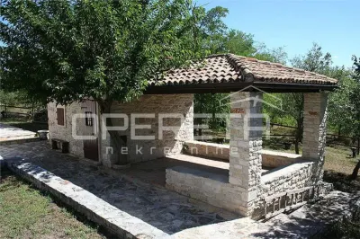 Villa en Pierre avec Bâtiments Auxiliaires à Vendre à Buje, Croatie - foto 7