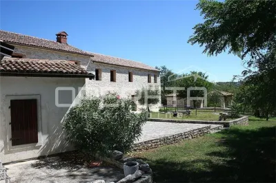 Villa en Pierre avec Bâtiments Auxiliaires à Vendre à Buje, Croatie - foto 8