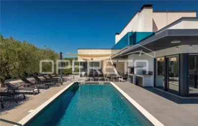 Villa Moderne à Vendre à Porec, Croatie - Porec
