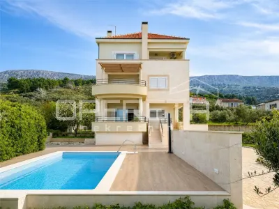 Villa de cuatro plantas en venta en Podstrana, Croacia – Sv. Martin - Podstrana - Sv. Martin