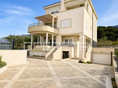 Villa de cuatro plantas en venta en Podstrana, Croacia – Sv. Martin - foto 2