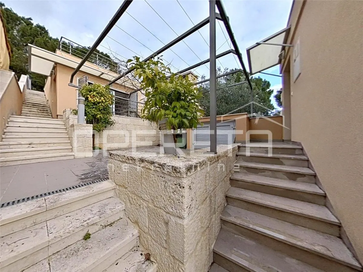 Villa with 2 Residential Units for Sale in Tisno, Croatia - foto 1