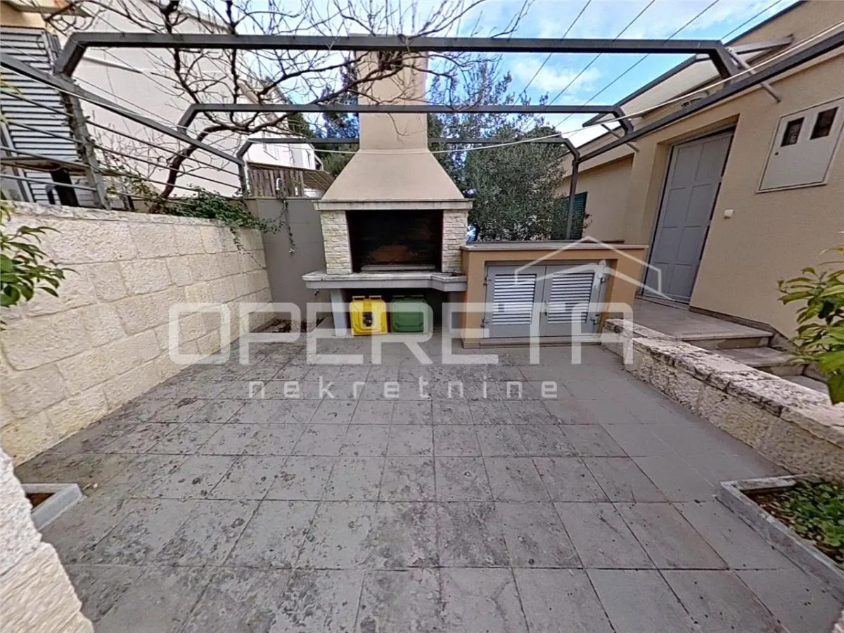 Villa with 2 Residential Units for Sale in Tisno, Croatia - foto 10