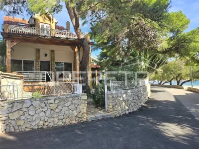 克罗地亚希贝尼克滨海别墅，含两套公寓，出售 - Šibenik