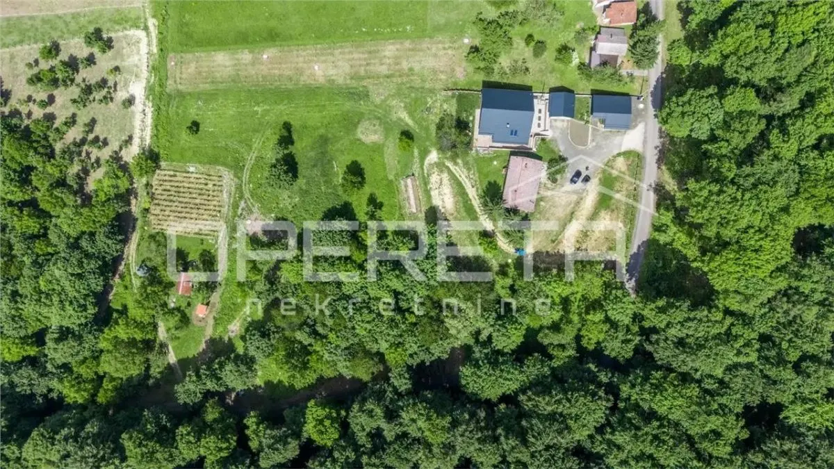 Villa Excepcional de Madera de Alerce en Venta en Gornji Kneginec, Croacia - foto 1
