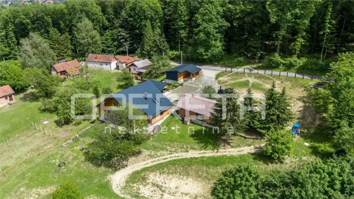 Villa Excepcional de Madera de Alerce en Venta en Gornji Kneginec, Croacia - foto 2