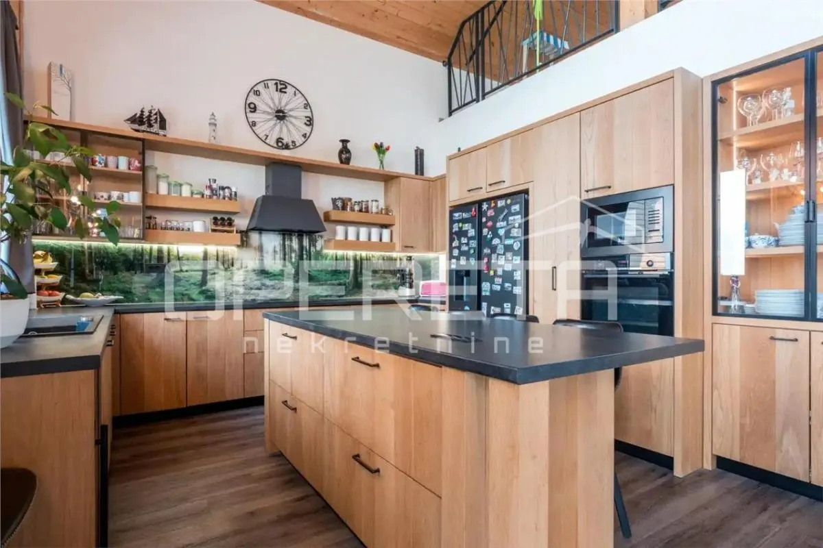 Villa Excepcional de Madera de Alerce en Venta en Gornji Kneginec, Croacia - foto 11