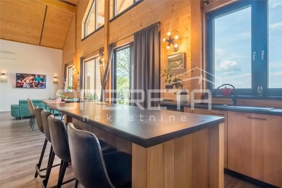 Villa Excepcional de Madera de Alerce en Venta en Gornji Kneginec, Croacia - foto 12