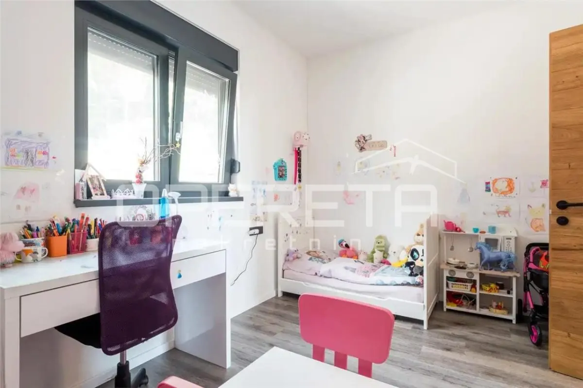 Villa Excepcional de Madera de Alerce en Venta en Gornji Kneginec, Croacia - foto 15