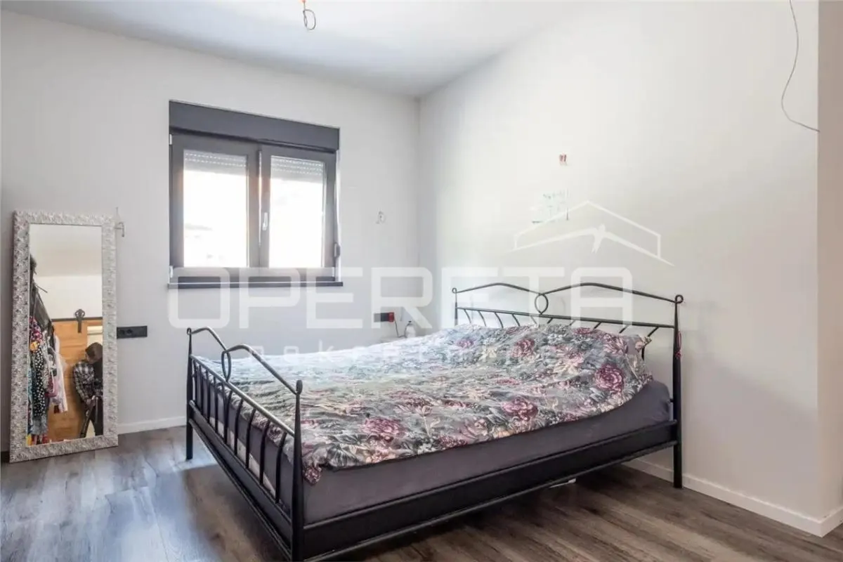 Villa Excepcional de Madera de Alerce en Venta en Gornji Kneginec, Croacia - foto 16