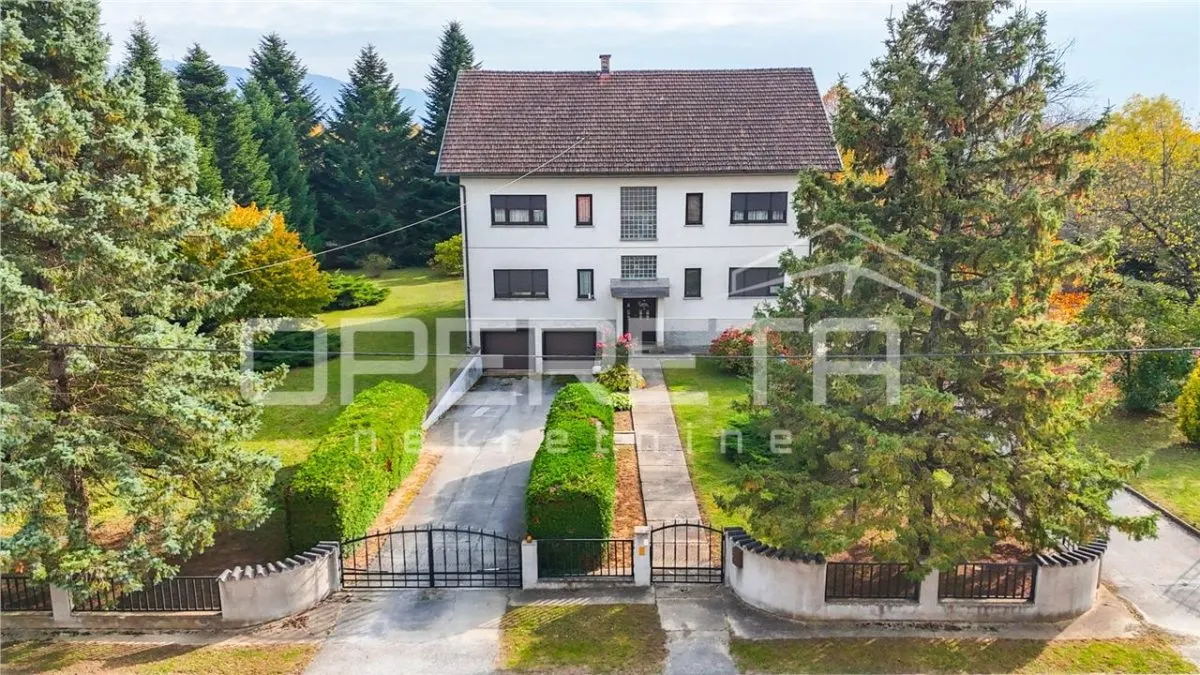 Villa Espaciosa con Gran Parcela y Construcciones Anexas en Venta, Stubicka Slatina, Croacia - foto 1
