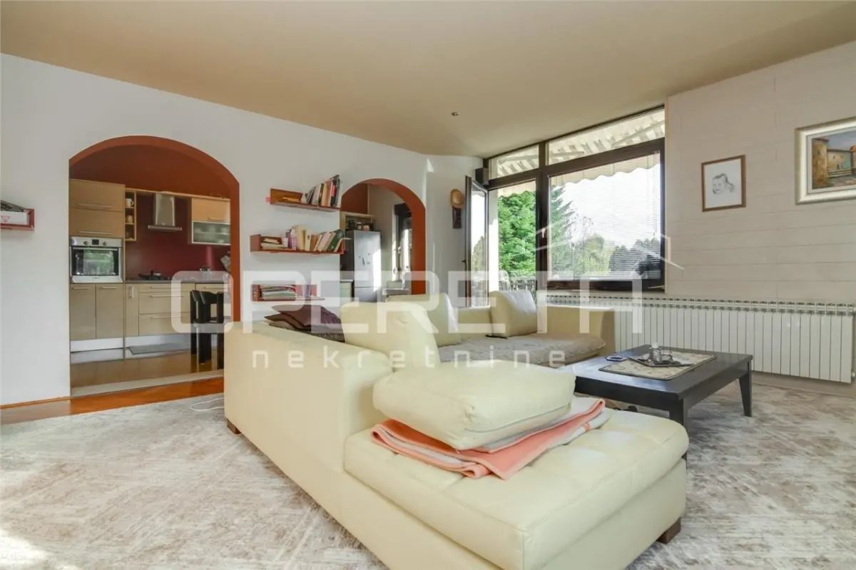 Villa Espaciosa con Gran Parcela y Construcciones Anexas en Venta, Stubicka Slatina, Croacia - foto 12