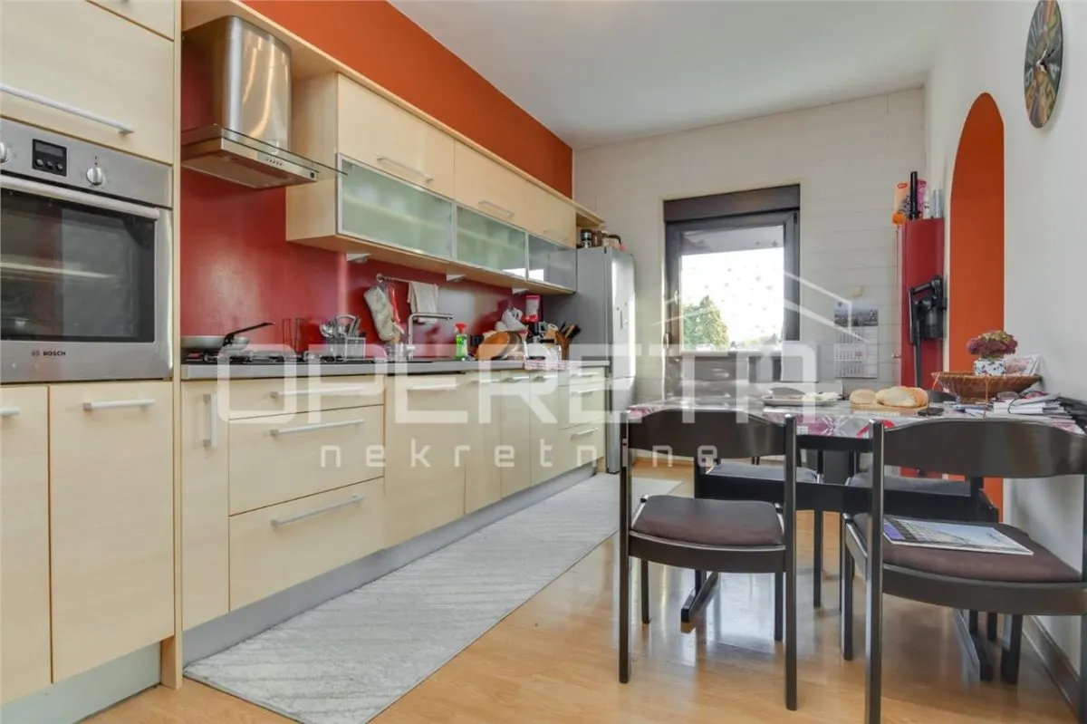 Villa Espaciosa con Gran Parcela y Construcciones Anexas en Venta, Stubicka Slatina, Croacia - foto 13