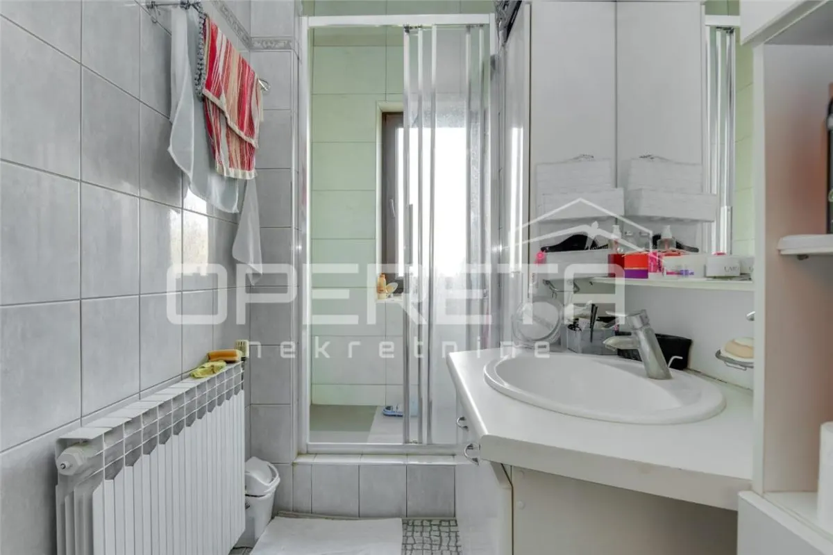 Villa Espaciosa con Gran Parcela y Construcciones Anexas en Venta, Stubicka Slatina, Croacia - foto 15