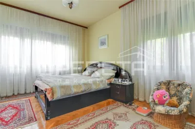 Villa Espaciosa con Gran Parcela y Construcciones Anexas en Venta, Stubicka Slatina, Croacia - foto 16