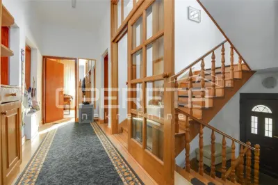 Villa Espaciosa con Gran Parcela y Construcciones Anexas en Venta, Stubicka Slatina, Croacia - foto 18
