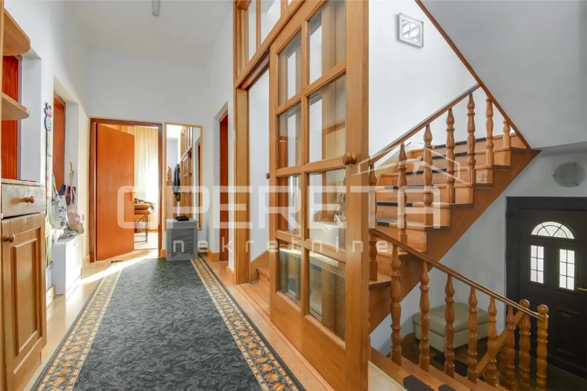 Villa Espaciosa con Gran Parcela y Construcciones Anexas en Venta, Stubicka Slatina, Croacia - foto 18