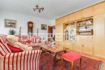 Villa Espaciosa con Gran Parcela y Construcciones Anexas en Venta, Stubicka Slatina, Croacia - foto 20