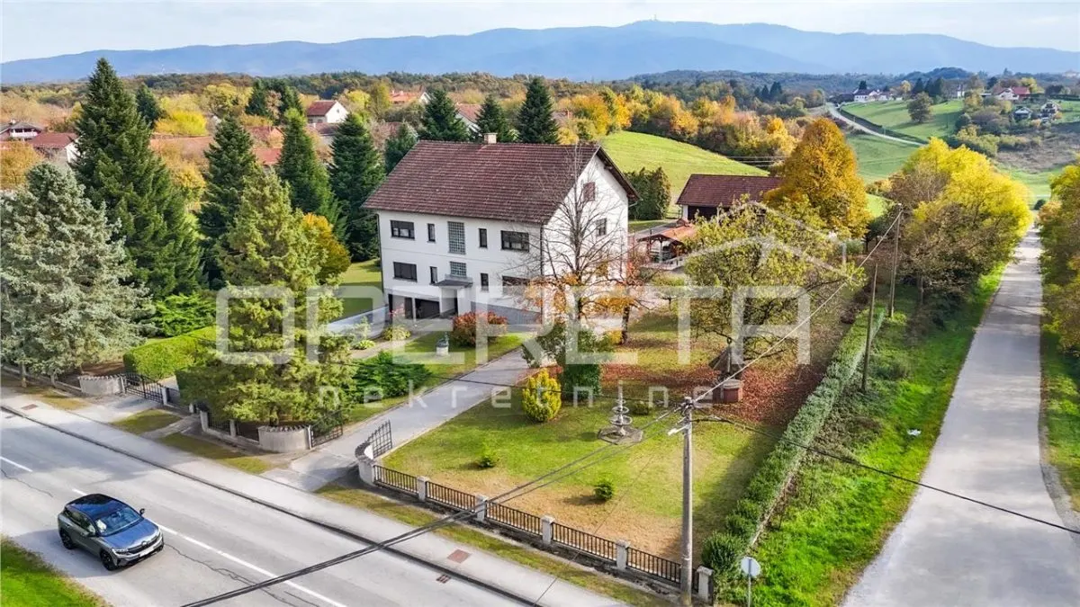 Villa Espaciosa con Gran Parcela y Construcciones Anexas en Venta, Stubicka Slatina, Croacia - foto 3