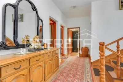 Villa Espaciosa con Gran Parcela y Construcciones Anexas en Venta, Stubicka Slatina, Croacia - foto 21