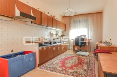 Villa Espaciosa con Gran Parcela y Construcciones Anexas en Venta, Stubicka Slatina, Croacia - foto 22