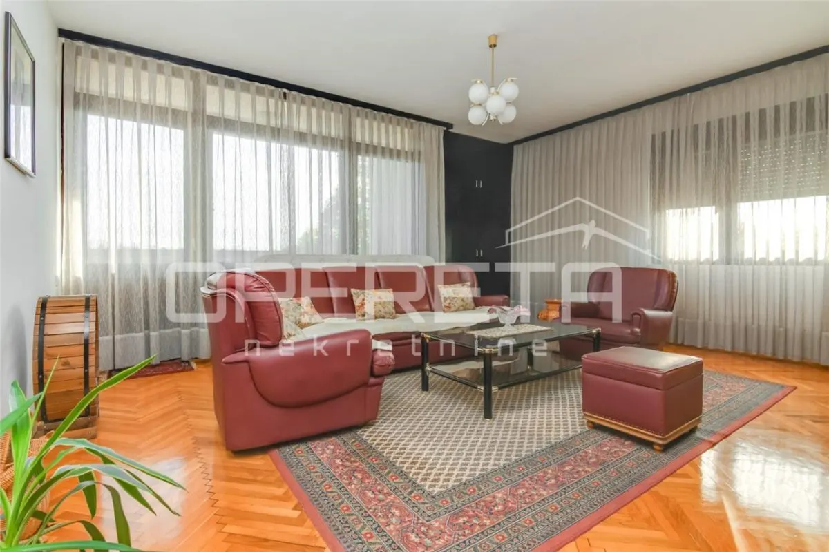 Villa Espaciosa con Gran Parcela y Construcciones Anexas en Venta, Stubicka Slatina, Croacia - foto 23