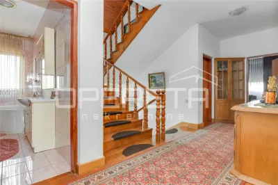 Villa Espaciosa con Gran Parcela y Construcciones Anexas en Venta, Stubicka Slatina, Croacia - foto 25