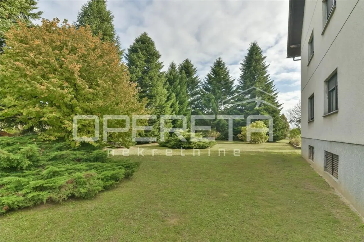 Villa Espaciosa con Gran Parcela y Construcciones Anexas en Venta, Stubicka Slatina, Croacia - foto 8